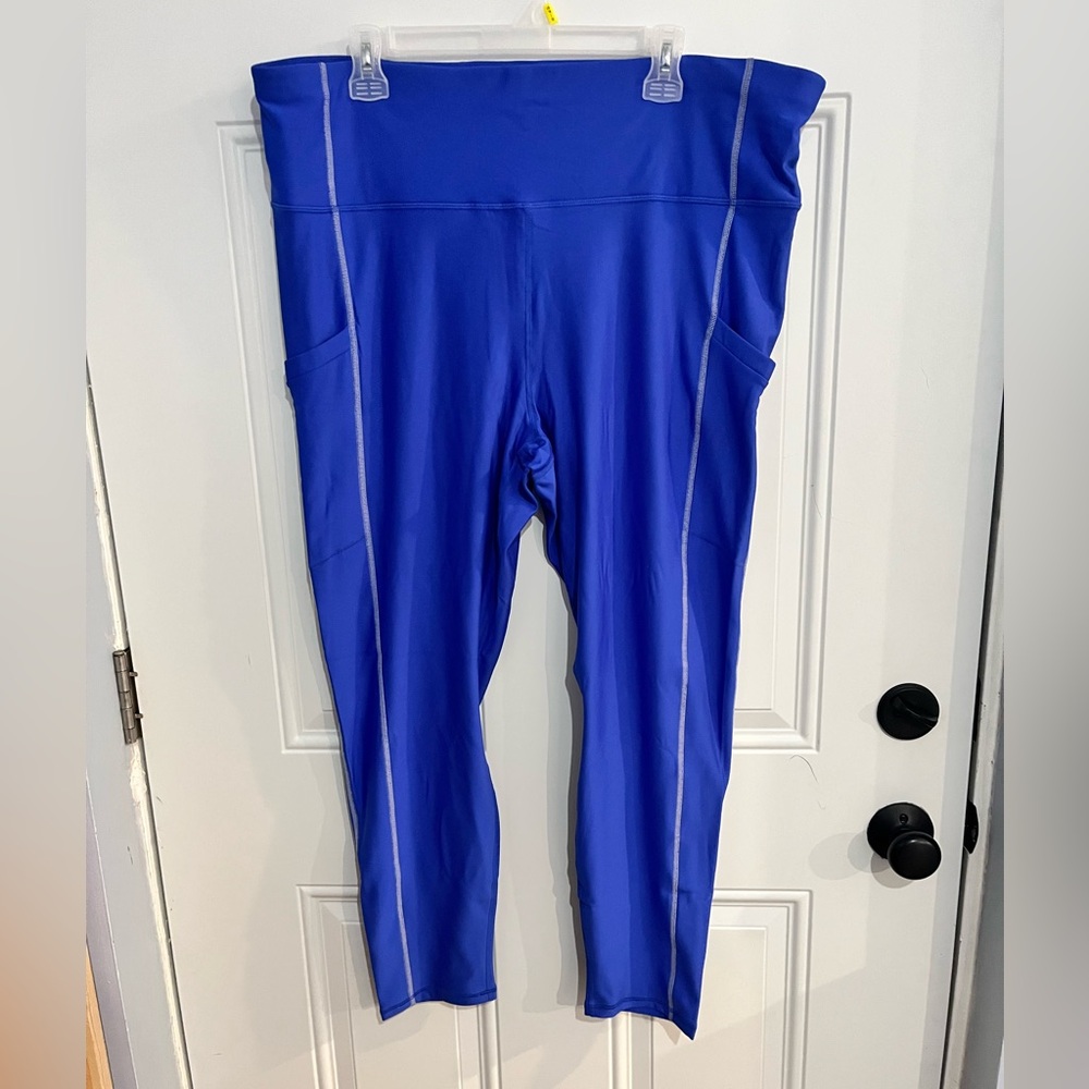 NWT FABLETICS High-waisted cold weather leggings ❄️